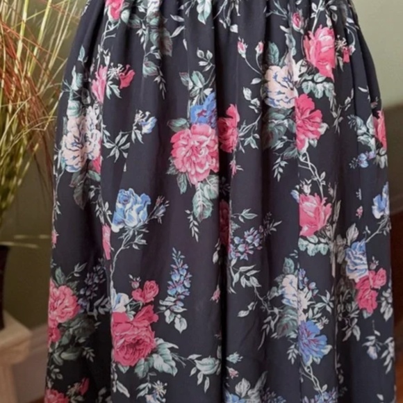 Vixen by Micheline Pitt Black Floral Swing Skirt | Skater Pin-Up Circle Red Blue - Picture 2 of 6